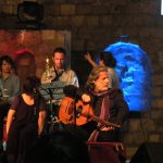 Amusez-vous en écoutant et en chantant « أُمِّي » (« oummî » « ma mère ») du chanteur libanais Marcel Khalîfa